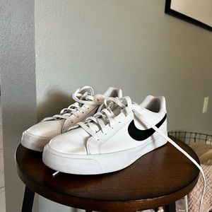 NikeCourt Royale AC
